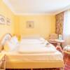 Die Juniorsuite mit Stadtblick des Rugard Thermal Strandhotel ist 38 - 40 qm groß und optisch in Wohn- und Schlafbereich aufgeteilt.