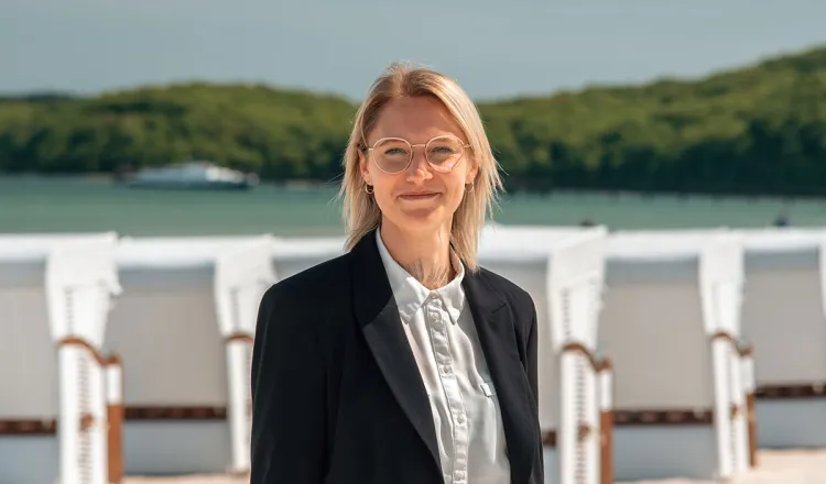 Caroline Schumacher, Personal-Supervisorin im Rugard Thermal Strandhotel am Strand von Binz