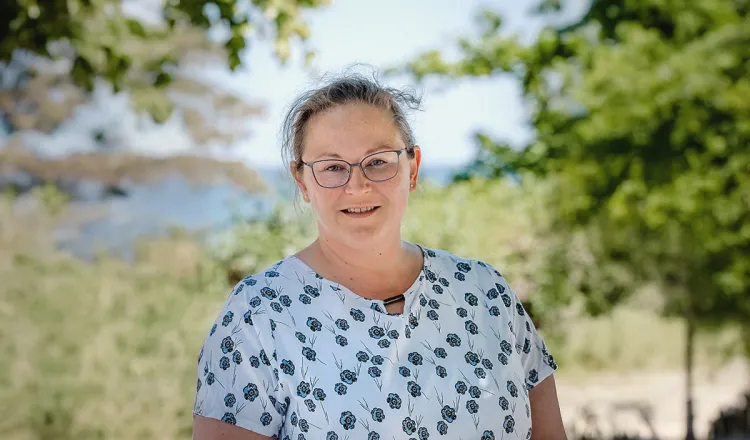Mandy Lachmann, Leiterin Reservierung im Rugard Thermal Strandhotel, am Strand von Binz