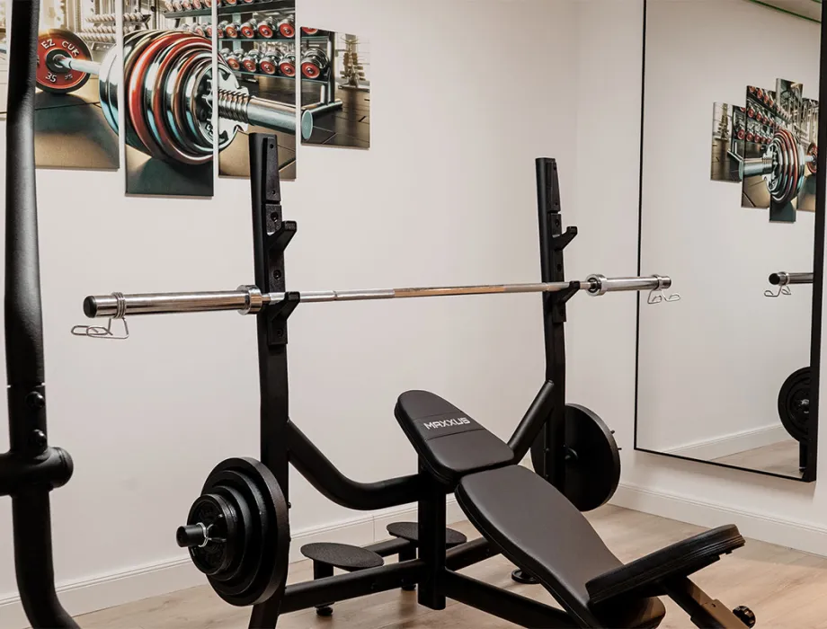 Teilübersicht des Fitnessraums im Rugard Thermal Strandhotel in Binz auf Rügen perfekt für Workouts im Urlaub auf Rügen.
