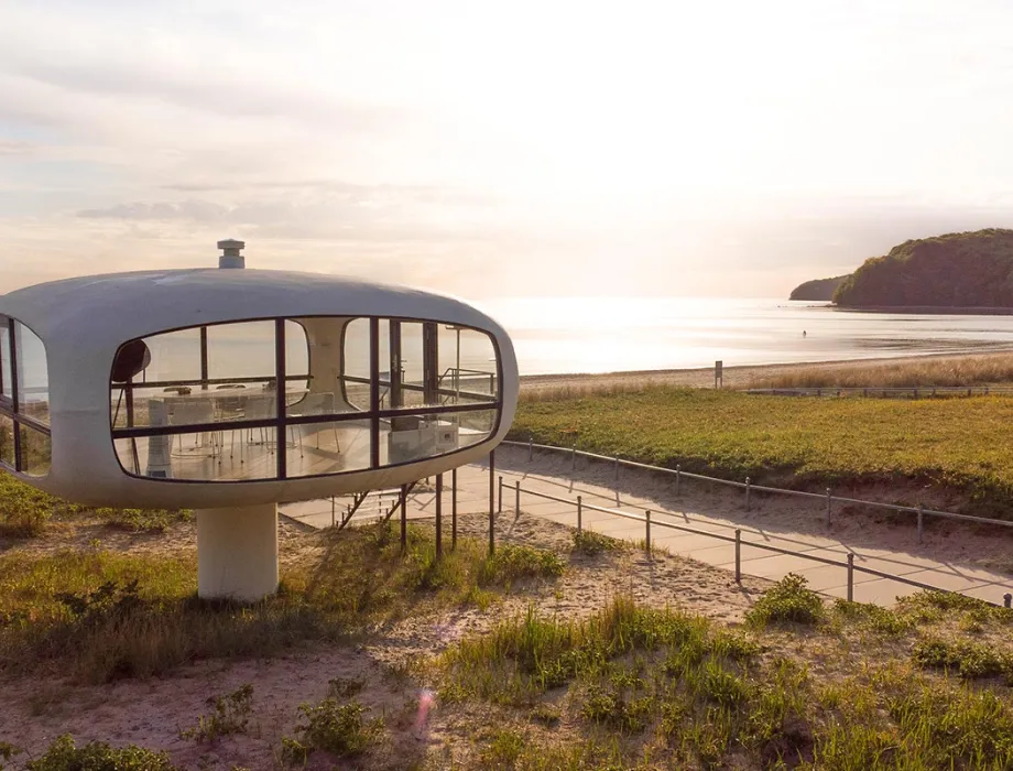 Müther-Turm am Strand von Binz – Rugard Thermal Strandhotel orientiert sich an EarthCheck und Green Key