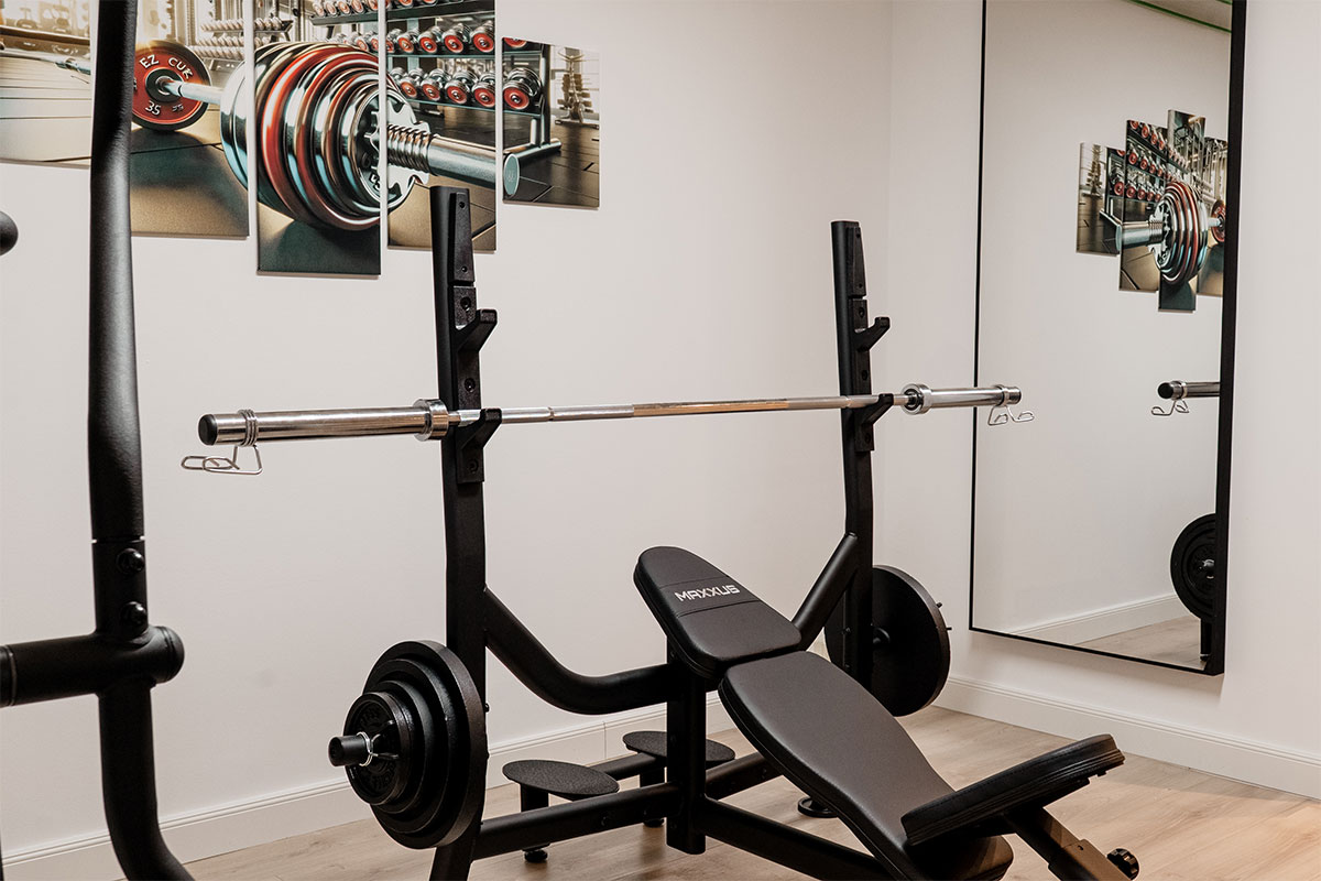 Teilübersicht des Fitnessraums im Rugard Thermal Strandhotel in Binz auf Rügen perfekt für Workouts im Urlaub auf Rügen.